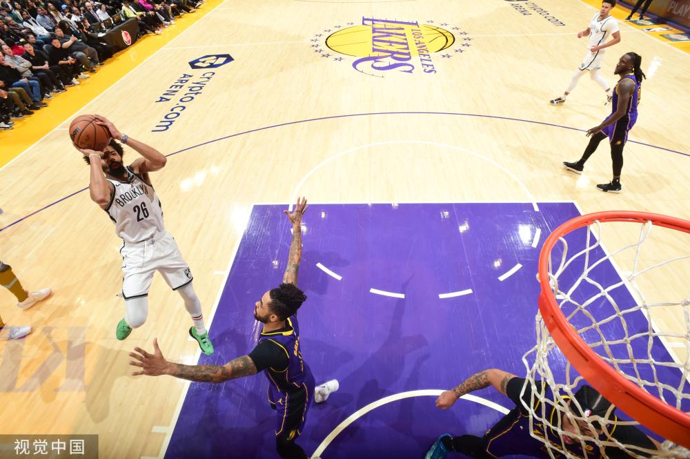 主帅赛季报销！里昂教练丰塞卡与裁判顶牛 被禁赛9个月.